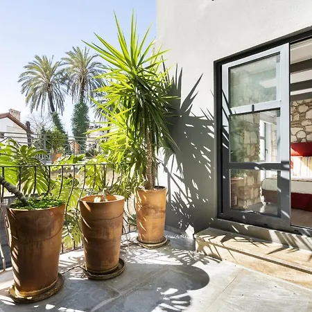 Pleasant Flat Near Hadrians Gate