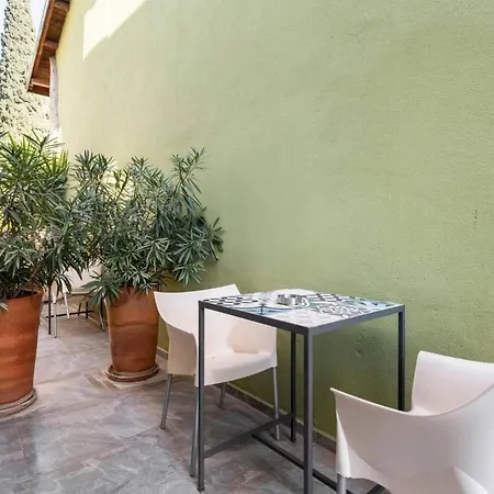 Pleasant Flat Near Hadrians Gate *